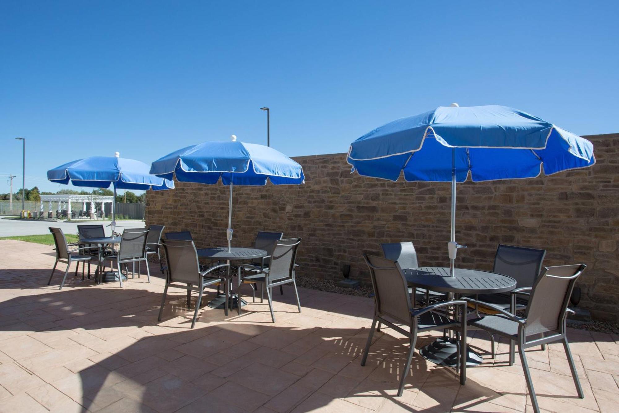 Fairfield Inn & Suites By Marriott Burlington Exterior photo