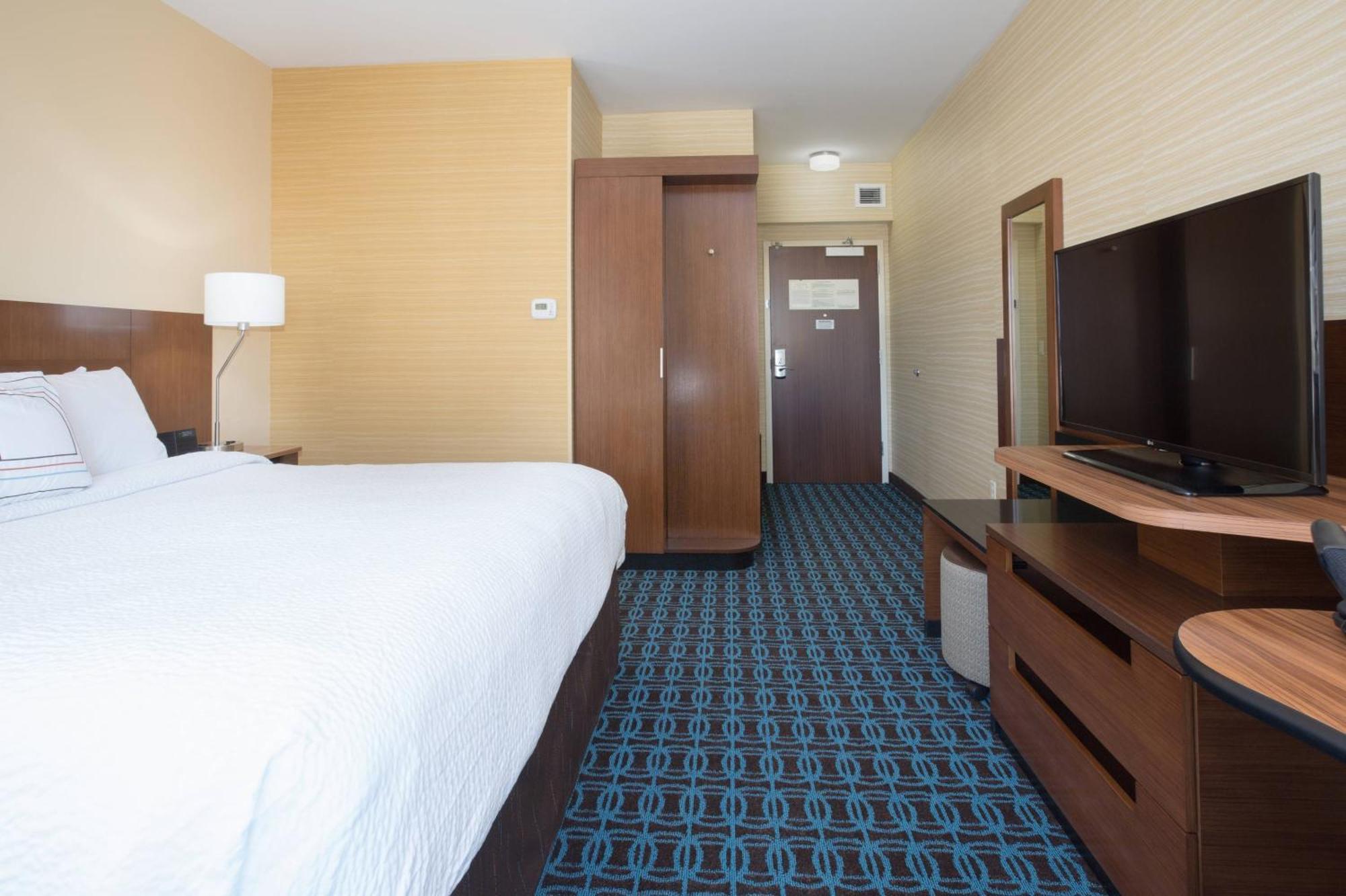 Fairfield Inn & Suites By Marriott Burlington Exterior photo
